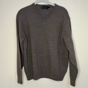 100% Merino wool brown v neck lightweight sweater Bruno Ferraro women's Large‎